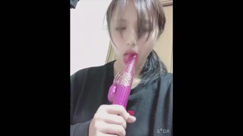         色々見せてくれる女の子★, ★ライブ動画★ ★色々見せてくれる女の子★, Ⓡくつろぎ98ぁONA編, パンツ一枚の素朴なお姉さんが手を入れてオナニー配信！
    