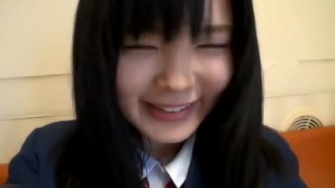         元も●クロ、有●杏●似の制服娘
    