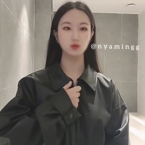         発情して顔面騎乗したい欲求不満な女
    