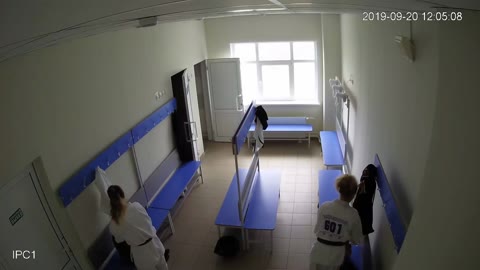         ロシア柔道場更衣室サンプル
    