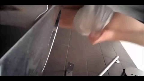         飛び出すおしっこ
    