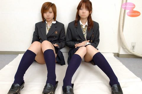         個人撮影。制服ＪＫ2人のレズ画像
    