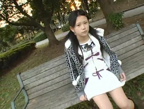         愛葉レナ 12歳 小学6年生 発育
    