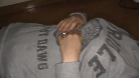         酔い潰れた友達の奥さんを家に連れ込んでセックスしたった。
    