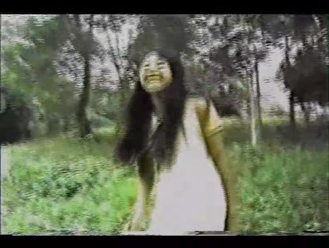         白いワンピース
    