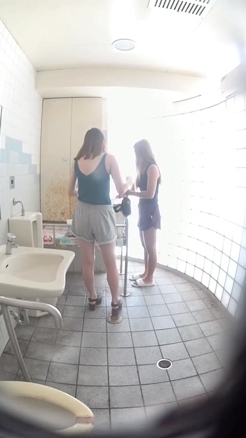         海の洋式トイレかなりかわいいギャルお着換え未チェック動画
    