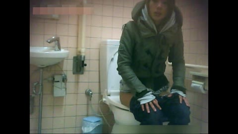         【初出品】某コンビニ★これはスゴい!! 店長が仕掛けた生々しい♥女子トイレ盗撮♥ 02
    