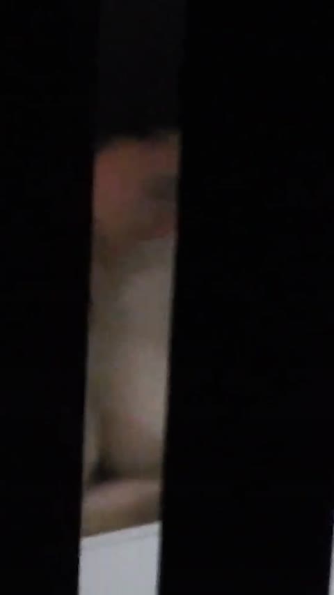         なんという乳！清楚系スレンダーで巨乳に剛毛。マニアにはたまらない瞬間。
    