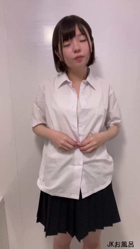         【L※NE流出】「市○優○」クラスL※NEに流出した新入生のオナニー配信を入手【30分超え♪】
    