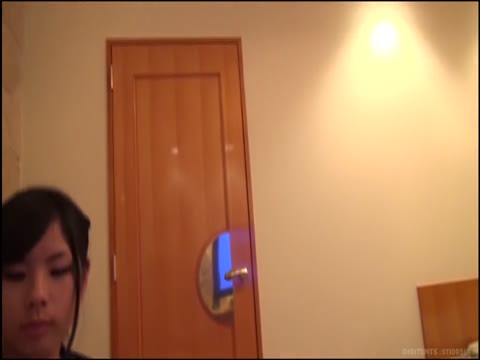         某繁華街で声かけ。援〇で生計を立てる家出少女とラブホ
    