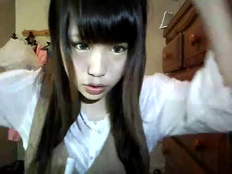         【リモ】ニコ生で切り忘れて着替えだす女性
    