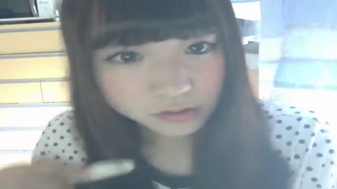         【リモ】ニコ生で切り忘れて着替えだす女性
    