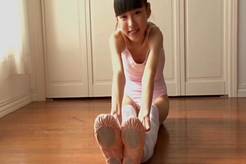         地下アイドルという名の肉便器☆現役のｋ学生に中出しし放題♪etc3作品
    