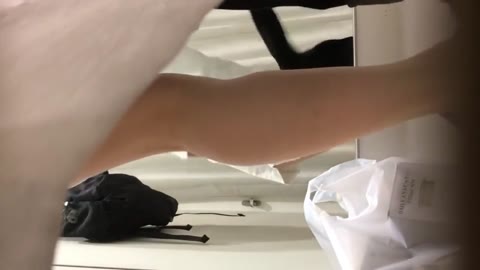         【即削除します】GU試着室での盗撮動画
    