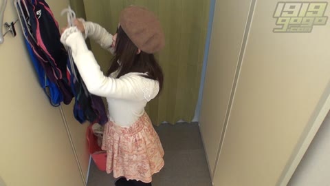         Swimming Shop dwkm03_0340_01
    