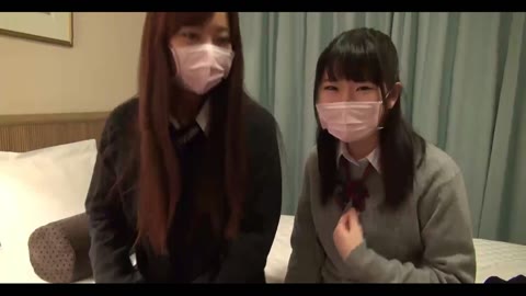         エッチ大好き!!現役の制服ちゃん２人をバックから交互に生チン挿入♪
    