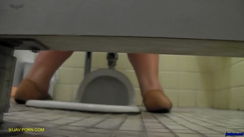         【【限定配信】マ○コ丸見え！！第三体育館潜入撮】【期間限定】第三体育館潜入撮File019 マジかっ!!!!!
    