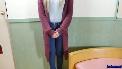         小柄でスレンダー18才M@kiちゃんのきつきつおま○こにたっぷり中出し
    