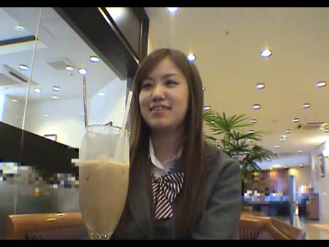         緊張気味。ナンパした制服JKを巧みに誘惑しホテルでハメ撮り
    