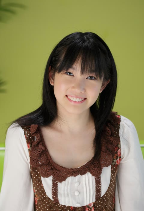         可愛いパイパンメイドの無修正おま○こ画像200枚
    