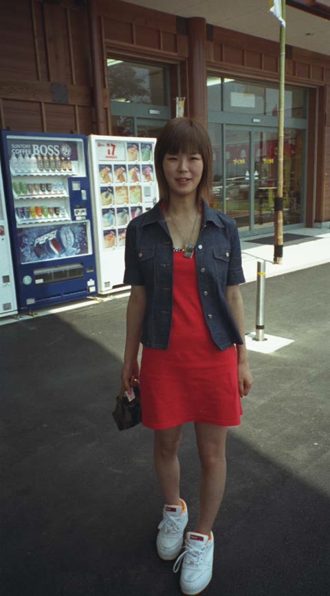         頬をピンクに染めて喘ぎ狂う素人娘。個人撮影
    