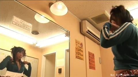         小·中学生は狂ったようにこする！私はあなたの勃起を助けることができないあえぎ声を聞いて悲鳴を上げる。
    