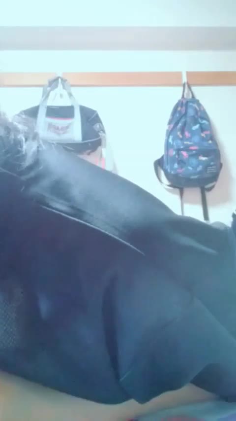         Ｃの黒ジャージ
    