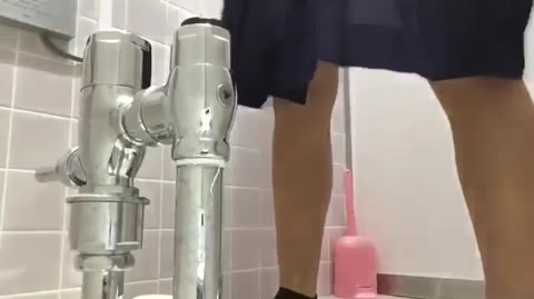         真正面からおトイレタイム
    