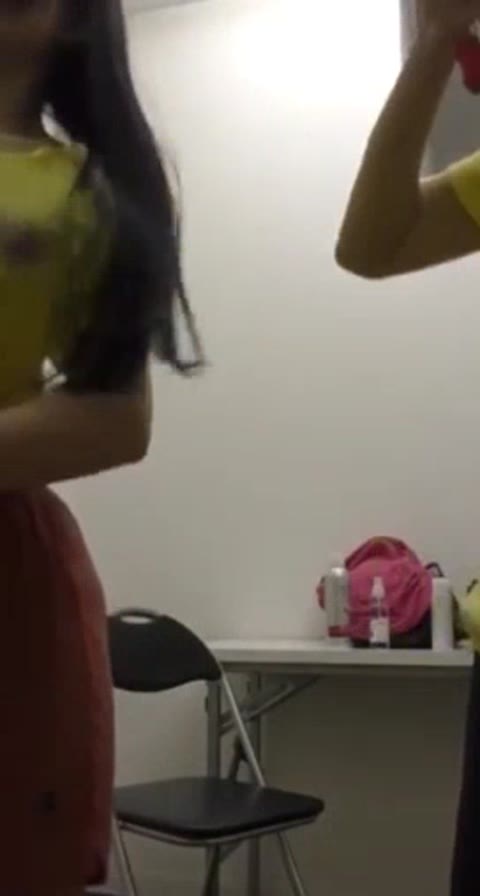         激カワ 地方アイドル 更衣室 ３－２ 二人組 ロリパンティ 乳首 ブラ のフルコンボ！1909
    