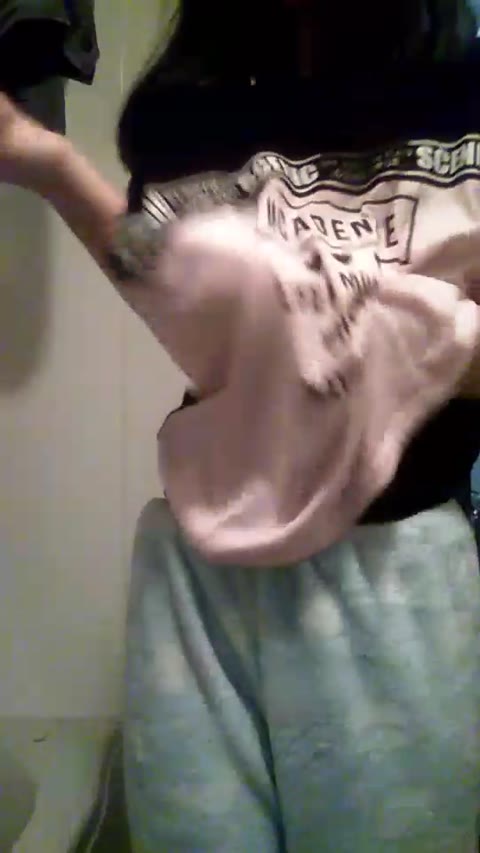         「ごめん。生理きてた」
    