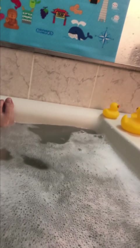         「〇村〇奈」中学のときの友だち♪お風呂のシャワーで膣内洗浄!?アソコのドアップあり♪＜特典2つ付き＞
    