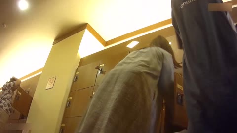         神降臨 Vol.006 横にカメラあるとも知らずに全裸でしゃがんでくる乙女達
    