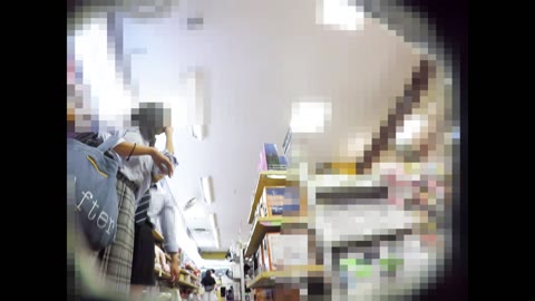         えっちそうで可愛い♪いい匂いのする美人店員を超接近でパンツ激写！
    