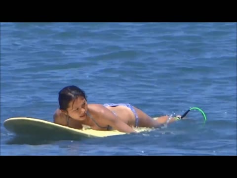         海で何度もポロリ
    