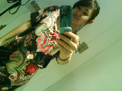         可愛らしいインドネシアの娘の自画撮りヌード
    