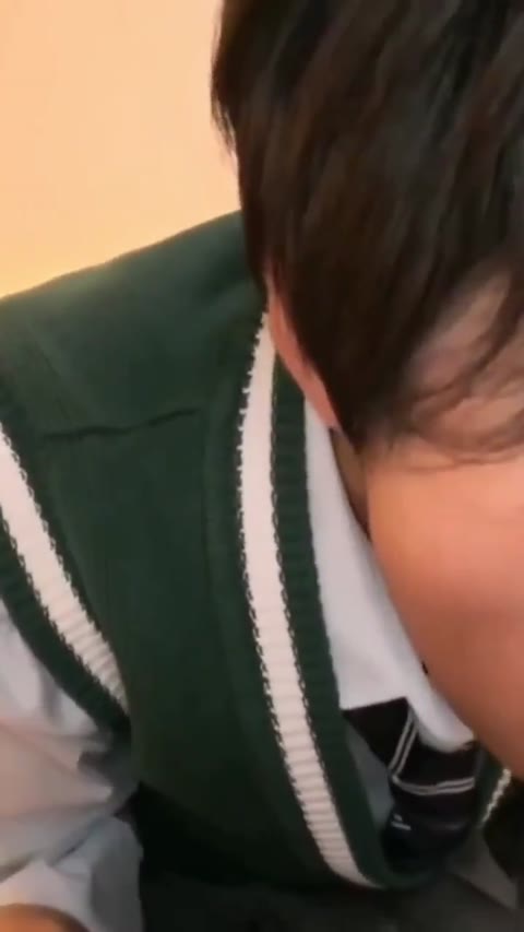         【個人撮影】学校帰りに彼の家でフェラ
    