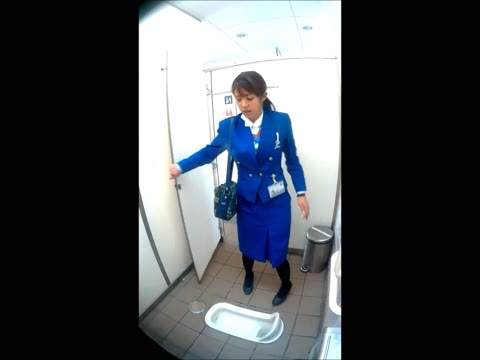         ●●坂に居そうな可愛いバスガイドさんのオシッコ
    