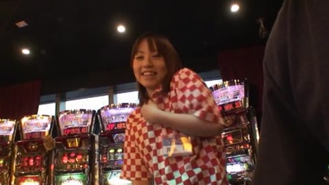         >ゲーセンで働くAzs@ちゃん19才。ご飯に誘いラブホ街でへ
    