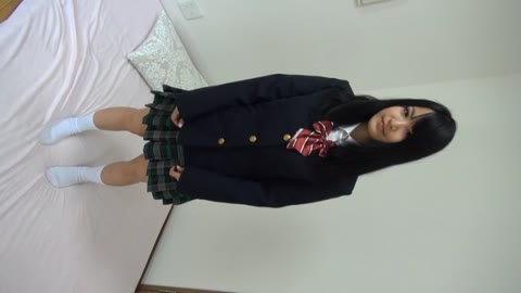         素人。おっとり雰囲気の制服美少女は敏感体質の超淫乱娘でした
    