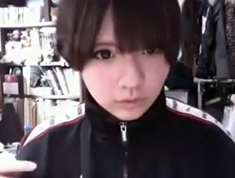         ニ〇生リモ 想像以上の巨乳を晒す
    