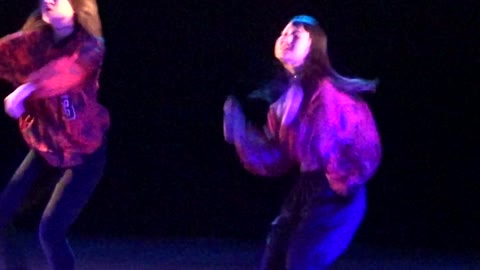         【衝撃ポロリ】超美少女ＪＫダンサーが極小衣装で・・・
    