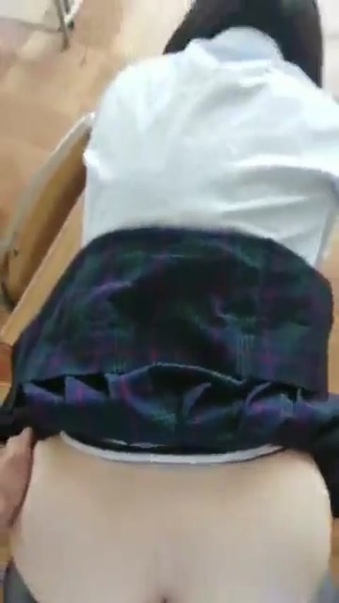         ガマンできずに
    