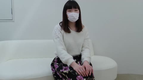         HD画質 超童顔＆色白な素朴な娘が中出しハメ撮り 顔出し
    