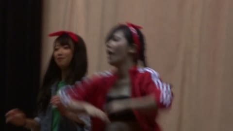         衝撃！！！Ｊ●が激しいダンスでサラシから飛び出す・・・
    