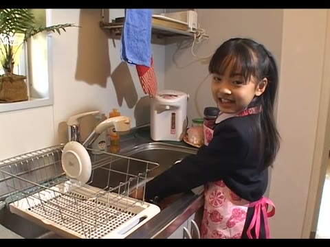         可愛くて無邪気な●学生RIC**ちゃん様々なコスプレでIV映像
    