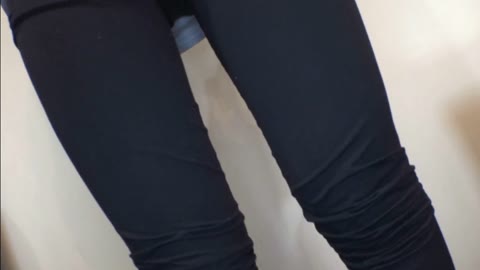         ソファでM字開脚おまんこ開帳。18才美乳小娘み〇みちゃんと援助
    