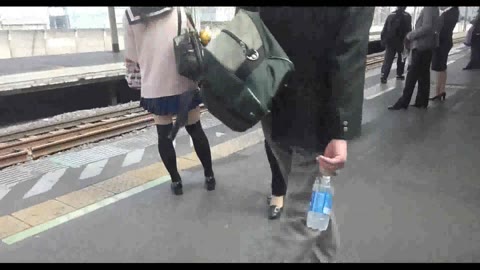         とある夕刻。学校帰りのJKに近づきめくり撮りＰちら
    