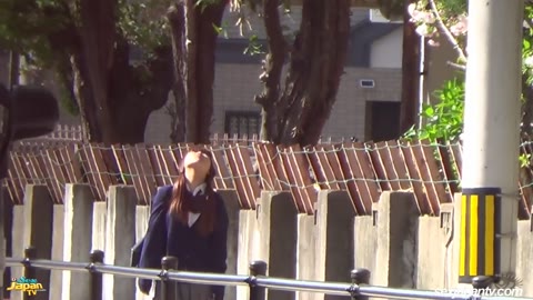         ホントにここでするのっ？！・・・断れない女の子
    