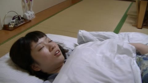         昏睡。純真無垢な処女娘に睡眠薬を盛りイタズラ
    