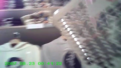         盗撮師て〇ーぜ先生。制服女子のパンチラと美脚映像
    